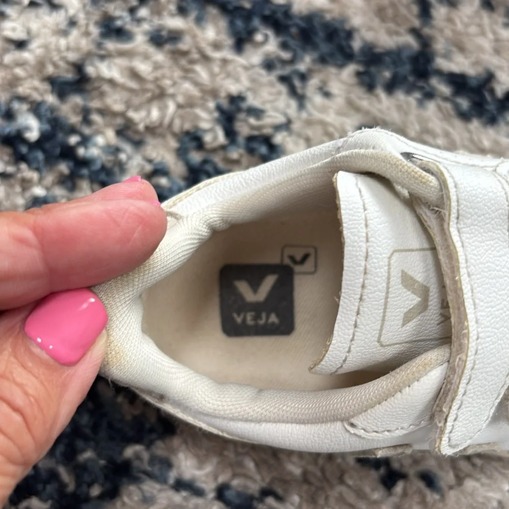 Veja toddler size 11 sneakers EUC - Picture 5 of 8